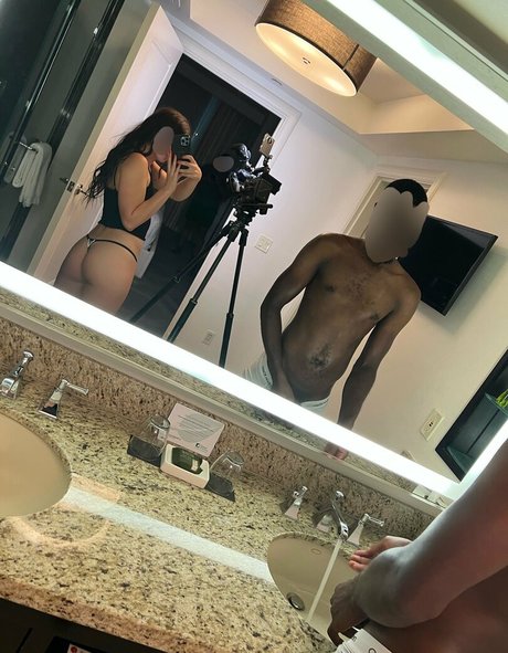 NeverSatisfiedXO erotic model photo