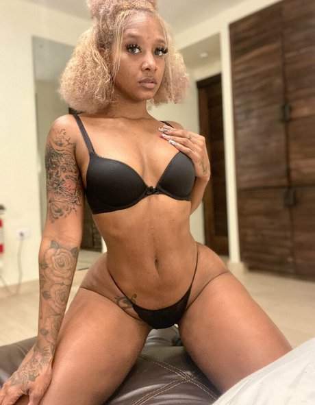 cathiimedialuna high quality model img