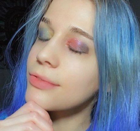 Rebecaa saanttos nude model photos