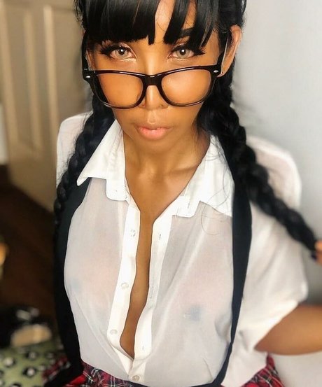 Ladyboy Shasha naked model img