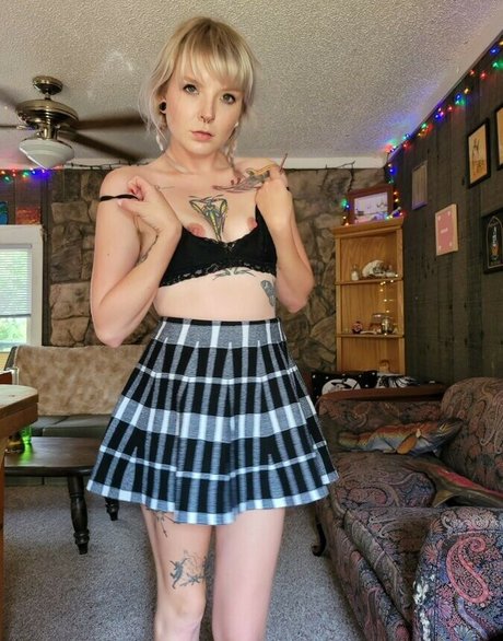 sweetfaebelle art model pic