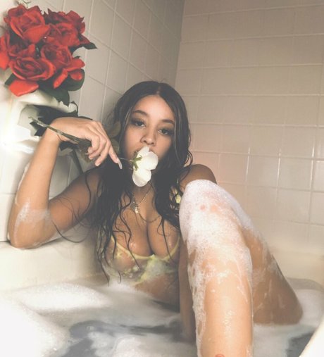 Giana Malise star naked pic