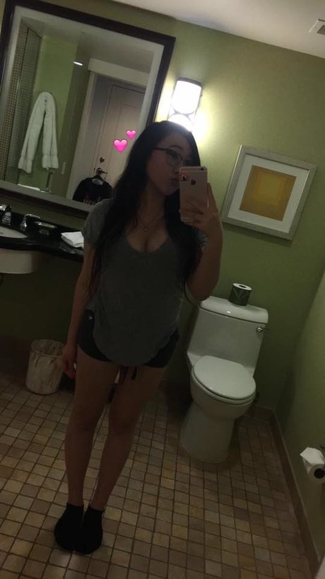 pregnant asian onlyfans art naked photos