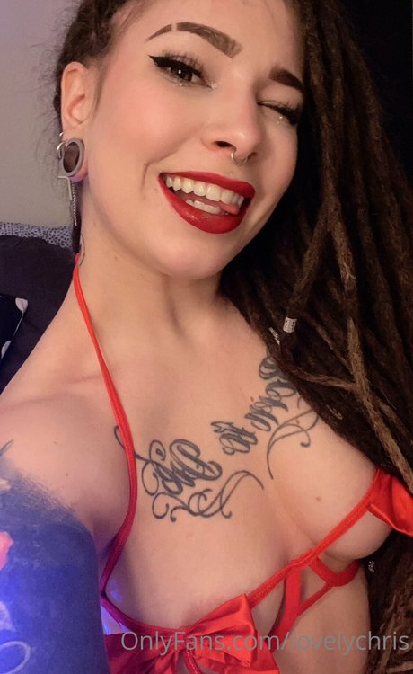 lovelychris exclusive pornstar img