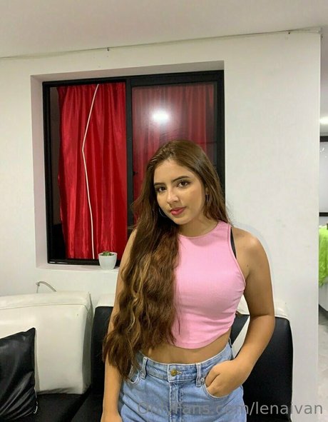 Lenaivan model free picture