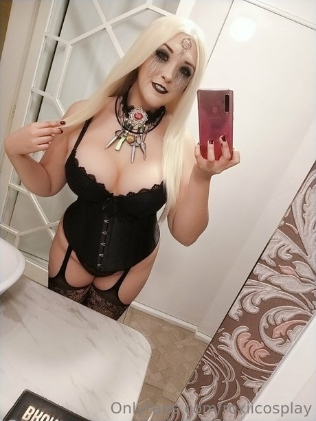 Roxii Cosplay model beautiful galleries