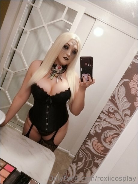 Roxii Cosplay star sexy gallery