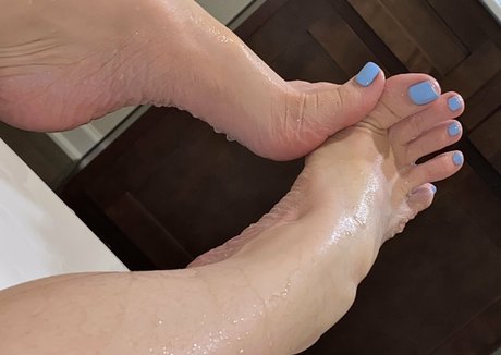 WaifuFeetMilk star beautiful pics