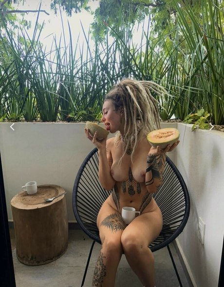 Poppie model high quality pictures