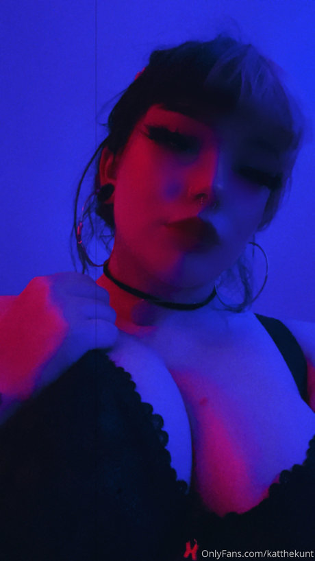 KatTheKunt model xxx picture