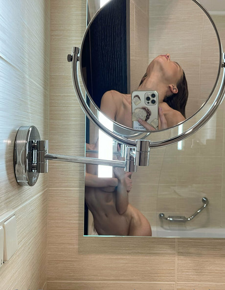 famous onlyfans naked archive