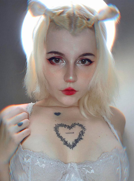 Kkhrisya hot pornstar gallery