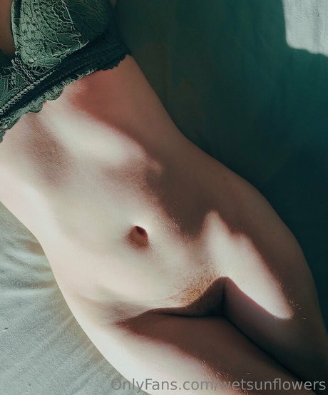 wetsunflowers naked pornstar img