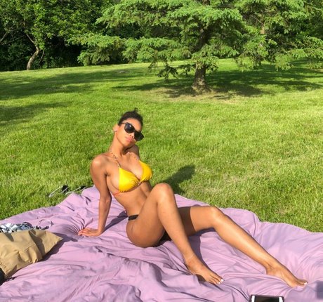 Crackn Freckles model beautiful galleries