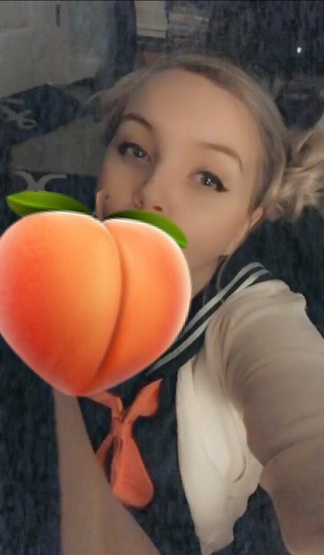 Calcosplay actress image