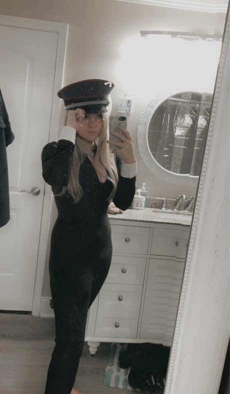 Calcosplay naked actress gallery