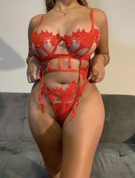 Elison Avocado nudes star image