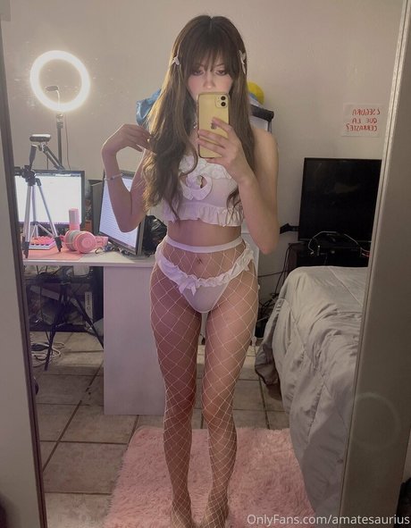 Amate Saurius star high quality pics