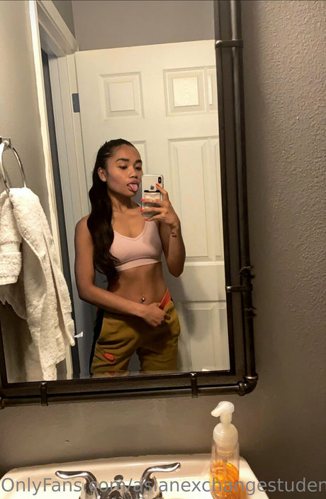 Newbie Asian model best photos