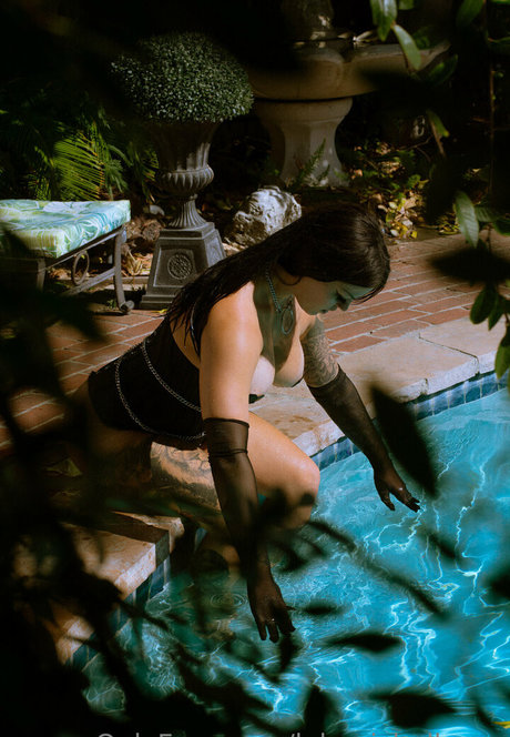 hooters onlyfans pornographic photo