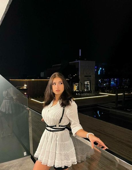 Valentina Guide high quality actress pics