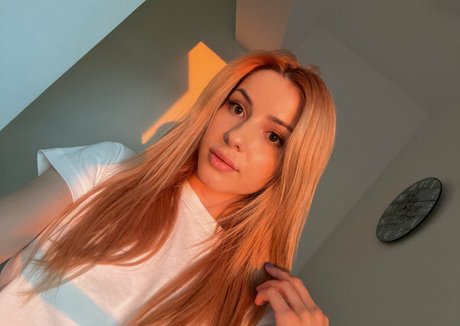 Bee elina top actress photo