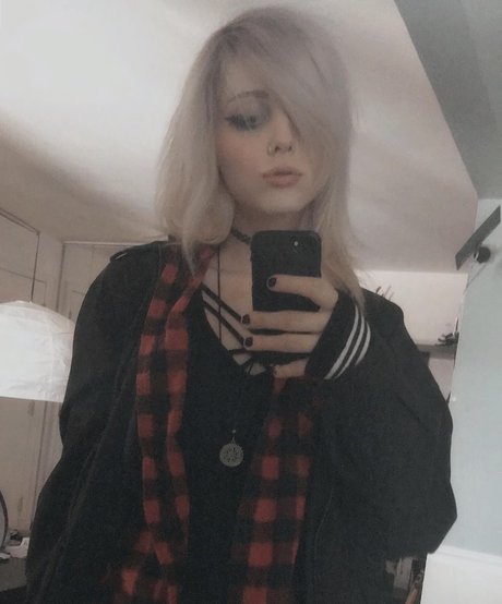 evie angel pornstar top pic