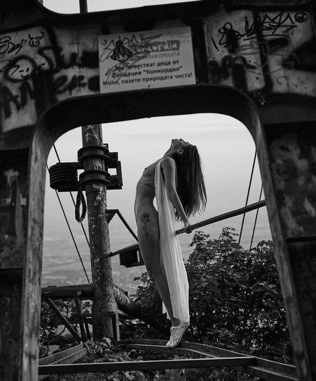 Vihro sexy model photo