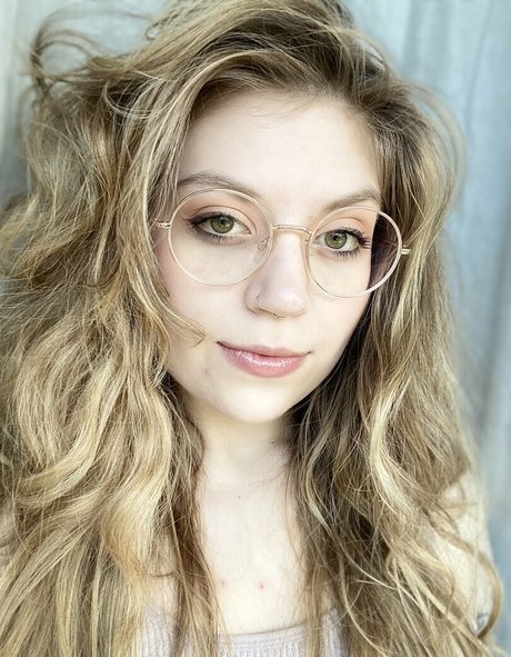 Mousie high quality actress picture