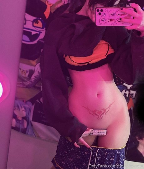 boople snoot model beautiful photo