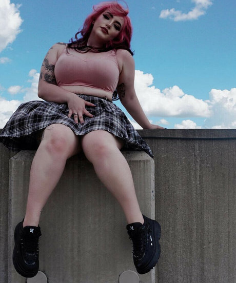 Peachling pretty model img