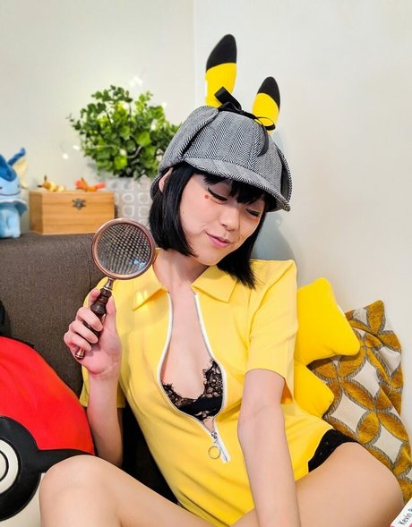 Colourmoichic art model pic