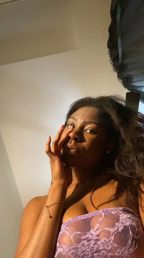 Annah Nicki Smith model beautiful photo