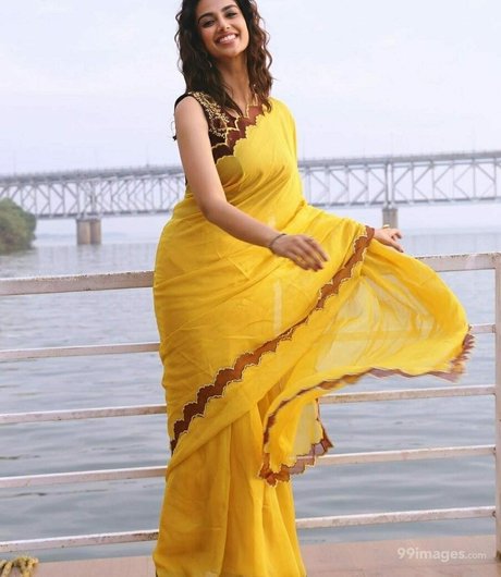 Meenakshi Chaudhary sexy star picture