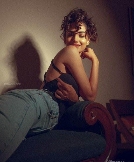 Meenakshi Chaudhary star sexy archive