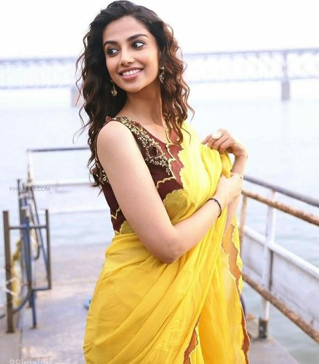 Meenakshi Chaudhary star top archive