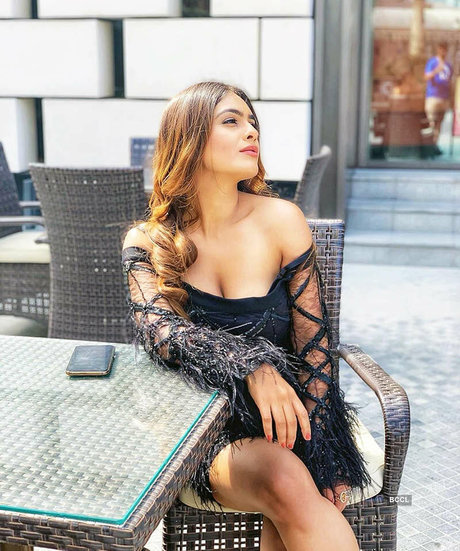 female popular onlyfans free nude pictures