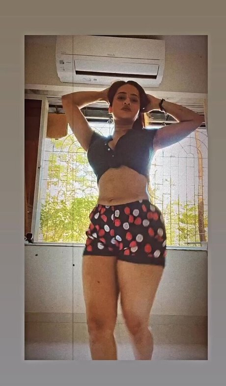 Prajakta Dusane actress picture