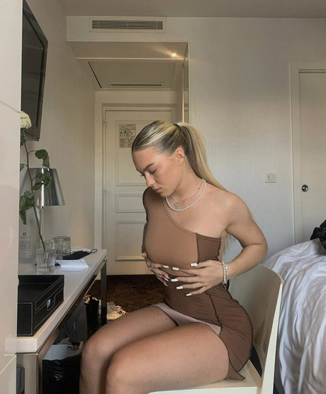 Hannabaumnn star sexy galleries