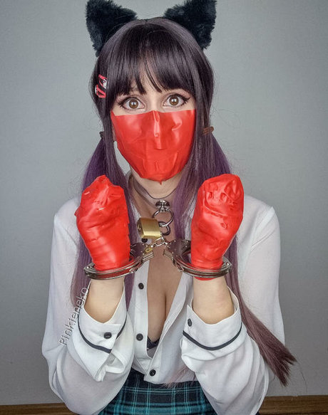 Pinkieneko naked model picture