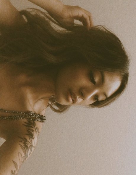 Iris Haw erotic star picture