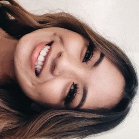 Iris Haw model art picture