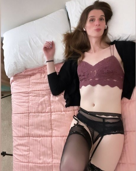 ALesserDeity sexy star pic