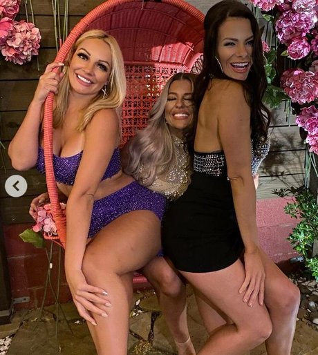 Emerald Kisses pretty pornstar galleries