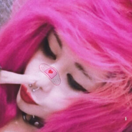 bitterpuke model top photos