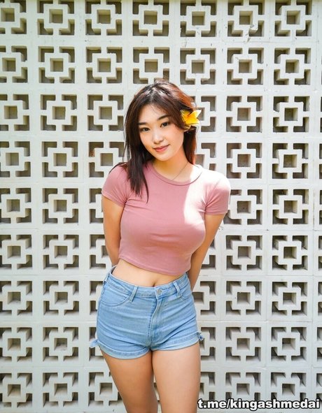 Livy Renata best star photos