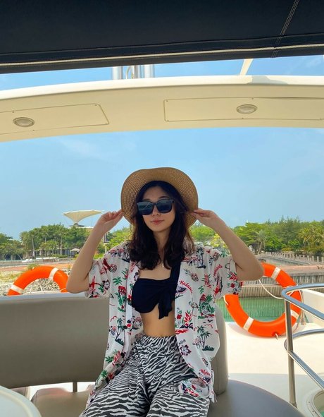 Livy Renata model high quality pic