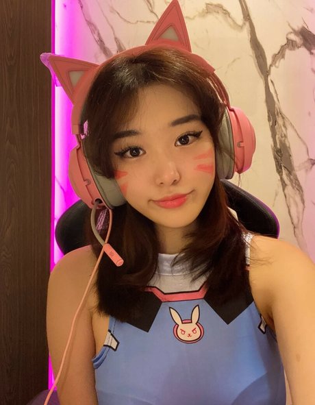 Livy Renata sexy star photo