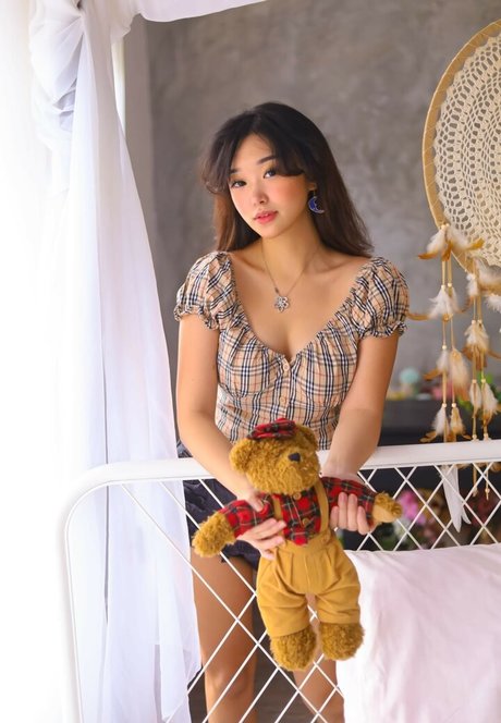 Livy Renata art actress pictures