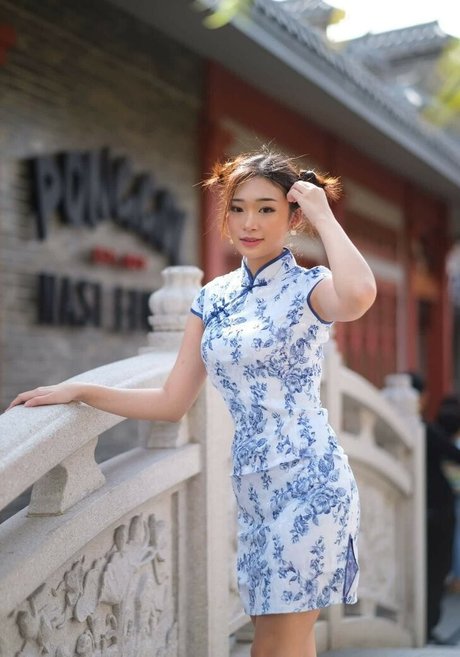 Livy Renata naked model picture